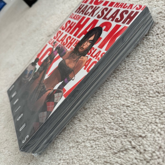 Hack/Slash Omnibus Volume 1 & 2 - Picture 6 of 6